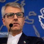 آمریکا دیوانه‌وار مناطق مسکونی، بیمارستان‌ها، مدارس، مراکز هلال‌احمر و بناهای فرهنگی و تاریخی را مورد هدف قرار می‌دهند
